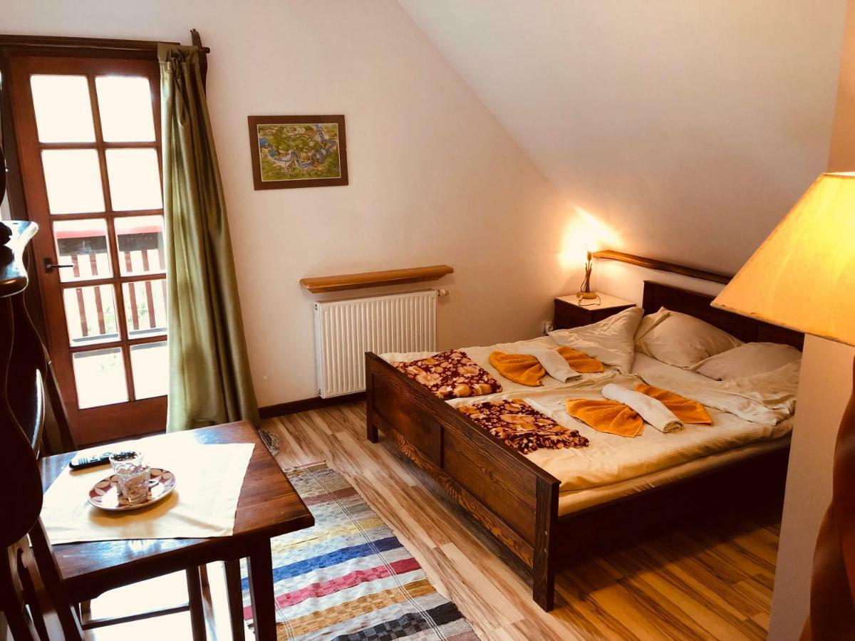 Bed and Breakfast Gosciniec Pod Smrekami Чорштын Экстерьер фото